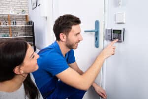 Mistakes Alarm Installers Make When Talking to Inexperienced Owners